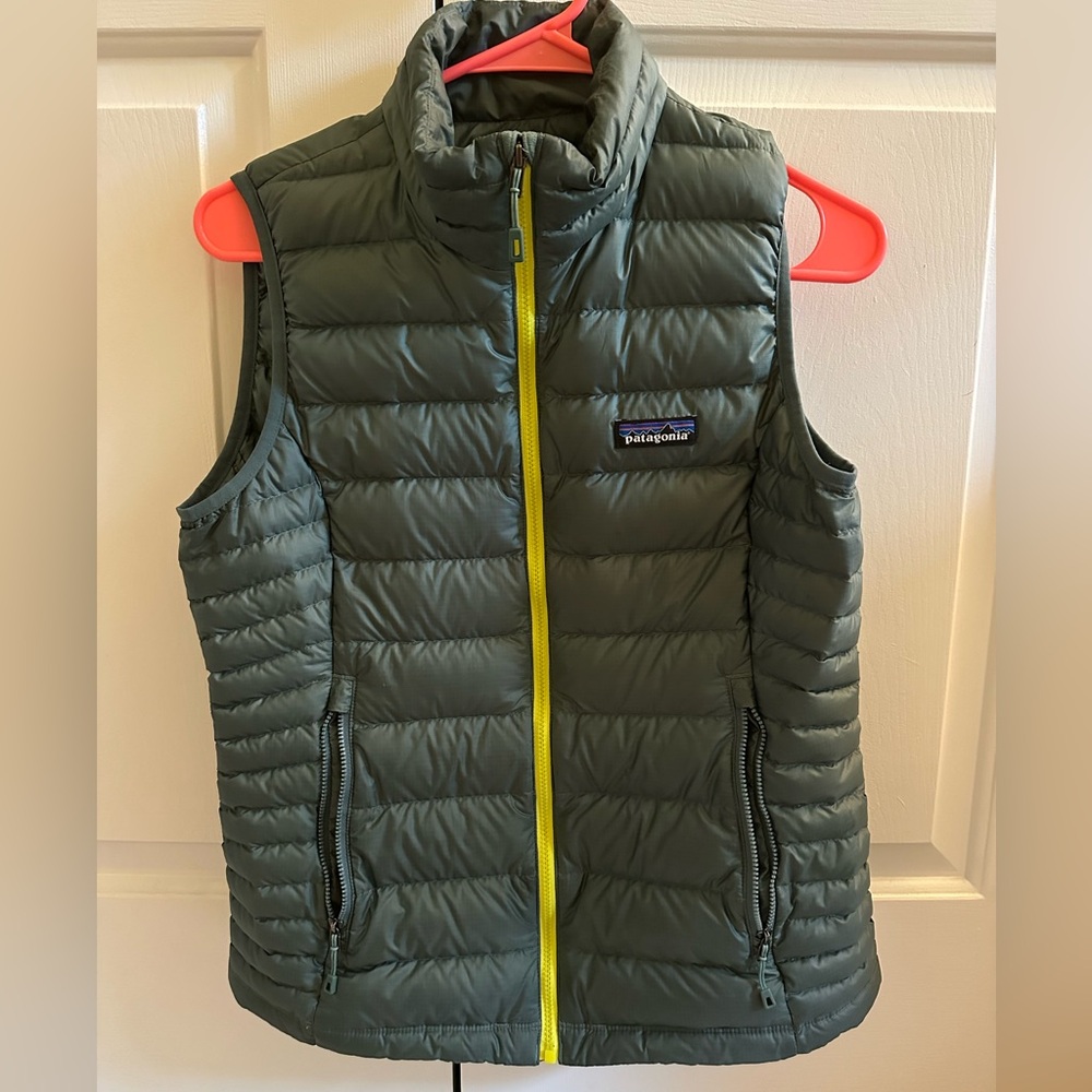 Patagonia Down Vest Green SM EUC